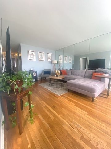 9254 S Parnell Avenue, Chicago, IL 60620