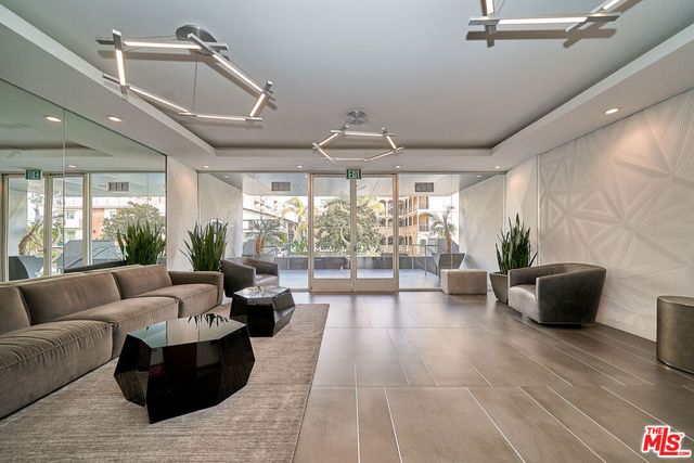 425 S Willaman Drive 210, Los Angeles, CA 90048