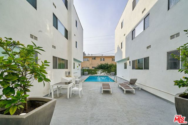 425 S Willaman Drive 210, Los Angeles, CA 90048