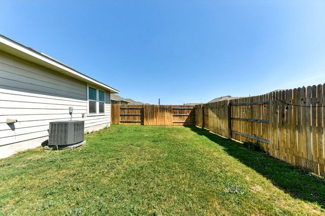 224 Trailside LN, Bastrop, TX 78602