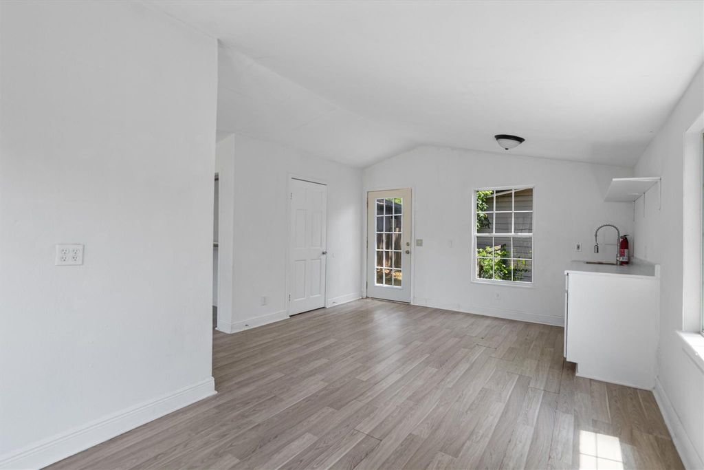 403 Blackson Ave B, Austin, TX 78752