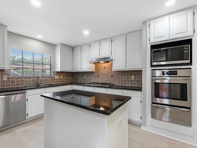 1227 Lake Estates Court, Sugar Land, TX 77498