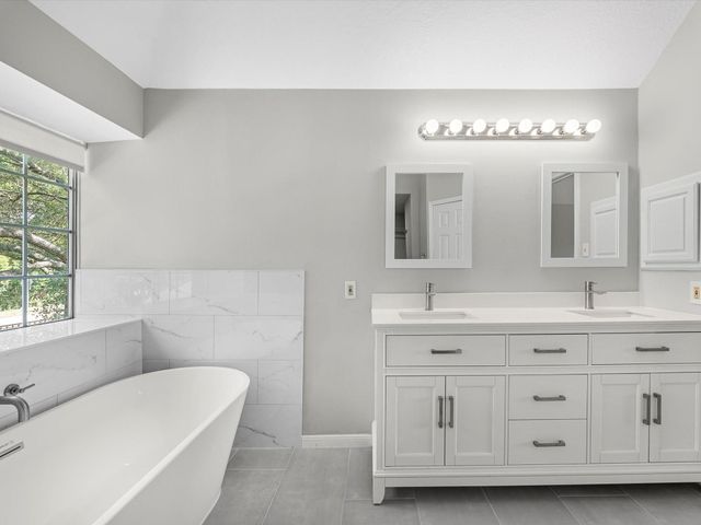 1227 Lake Estates Court, Sugar Land, TX 77498