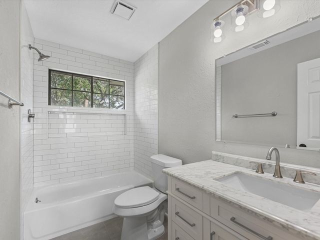 1227 Lake Estates Court, Sugar Land, TX 77498