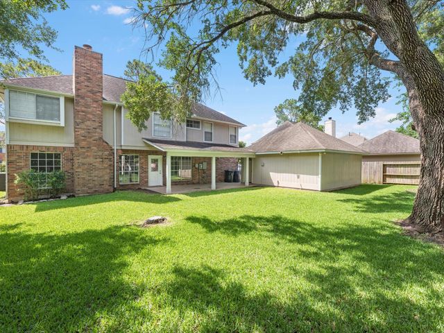 1227 Lake Estates Court, Sugar Land, TX 77498