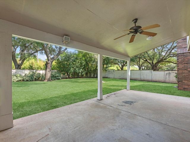 1227 Lake Estates Court, Sugar Land, TX 77498