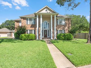 1227 Lake Estates Court, Sugar Land, TX 77498