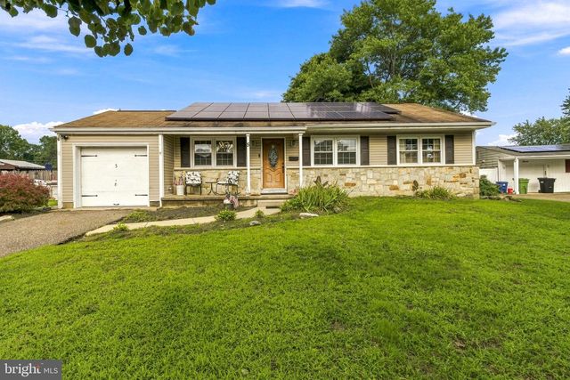5 WHITMAN TER, Blackwood, NJ 08012