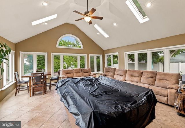 5 WHITMAN TER, Blackwood, NJ 08012