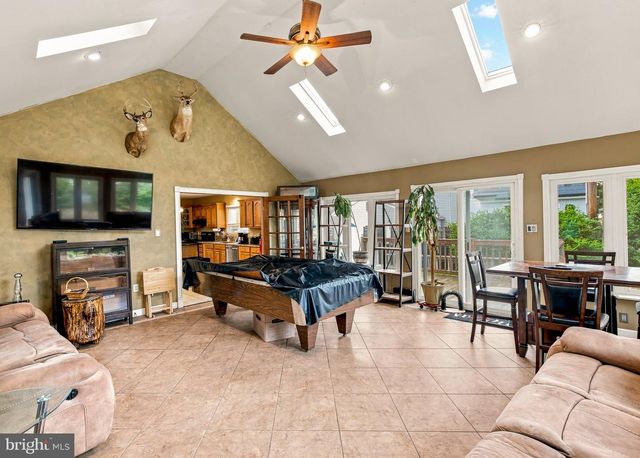 5 WHITMAN TER, Blackwood, NJ 08012