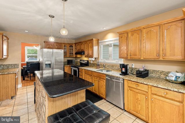 5 WHITMAN TER, Blackwood, NJ 08012