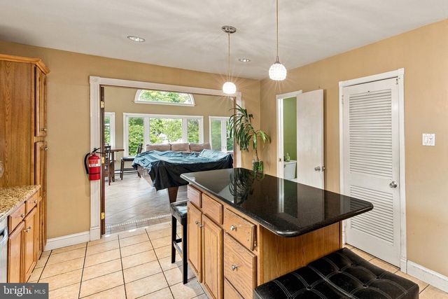 5 WHITMAN TER, Blackwood, NJ 08012