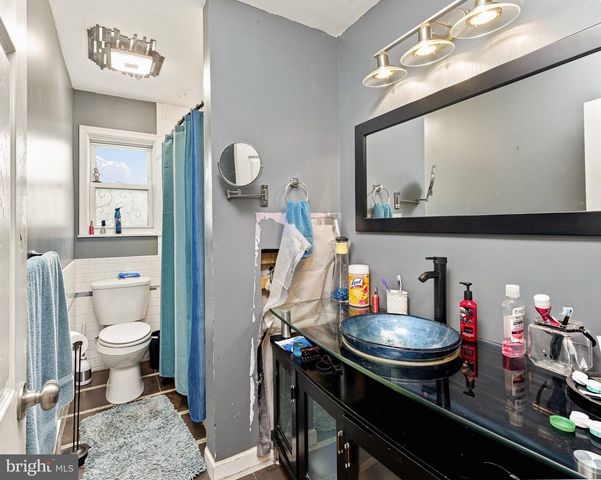 5 WHITMAN TER, Blackwood, NJ 08012