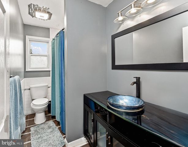5 WHITMAN TER, Blackwood, NJ 08012