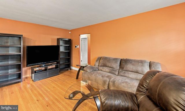 5 WHITMAN TER, Blackwood, NJ 08012