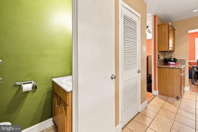 5 WHITMAN TER, Blackwood, NJ 08012