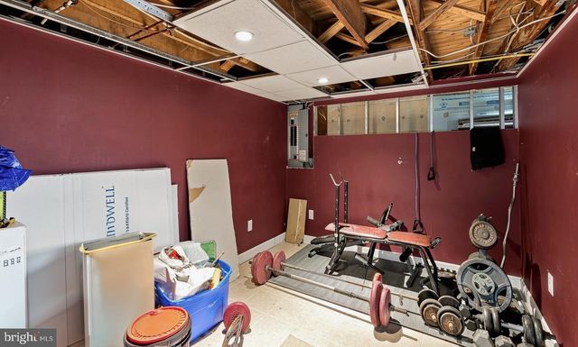 5 WHITMAN TER, Blackwood, NJ 08012