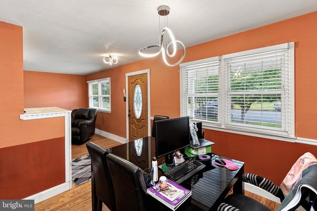 5 WHITMAN TER, Blackwood, NJ 08012
