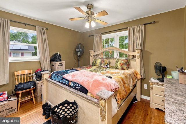 5 WHITMAN TER, Blackwood, NJ 08012