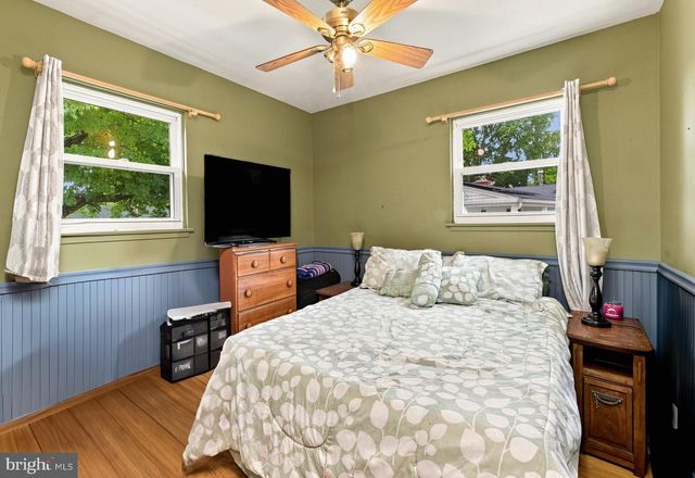 5 WHITMAN TER, Blackwood, NJ 08012