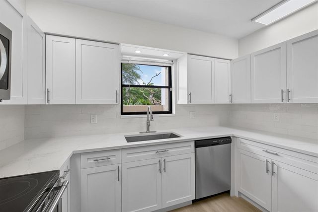 300 N Highway A1a 104j, Jupiter, FL 33477