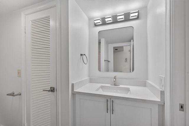 300 N Highway A1a 104j, Jupiter, FL 33477