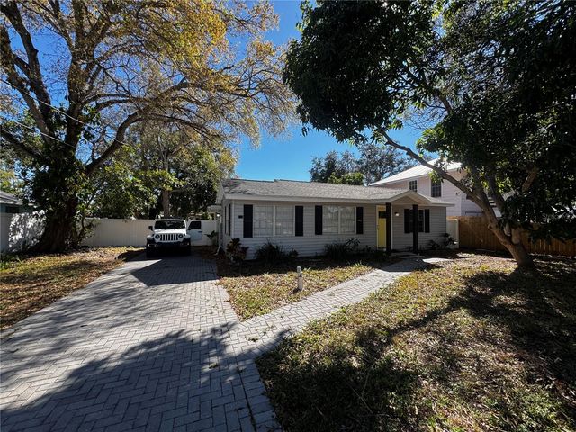 3008 HILLVIEW STREET, Sarasota, FL 34239