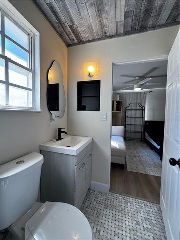 3008 HILLVIEW STREET, Sarasota, FL 34239