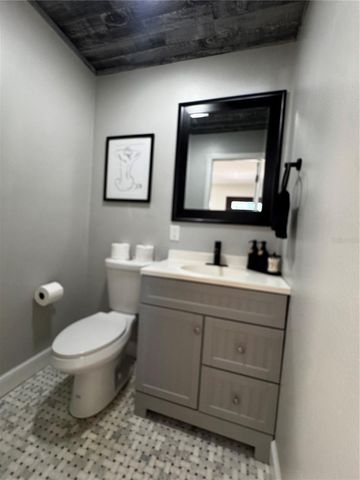 3008 HILLVIEW STREET, Sarasota, FL 34239