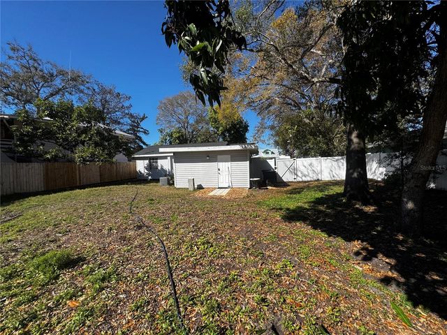 3008 HILLVIEW STREET, Sarasota, FL 34239