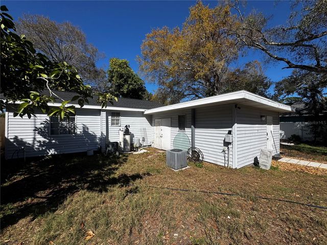 3008 HILLVIEW STREET, Sarasota, FL 34239