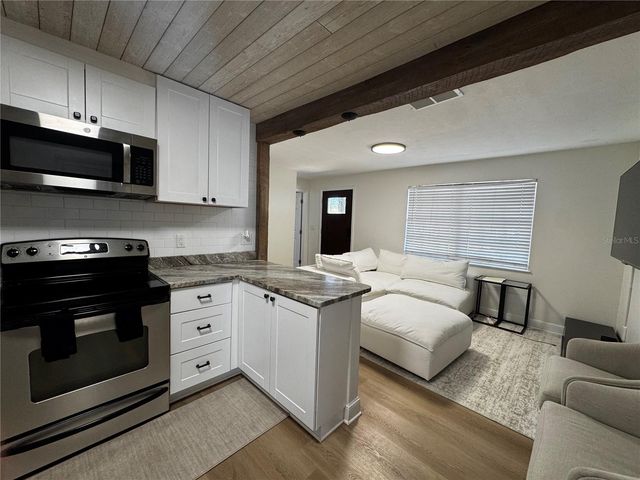 3008 HILLVIEW STREET, Sarasota, FL 34239