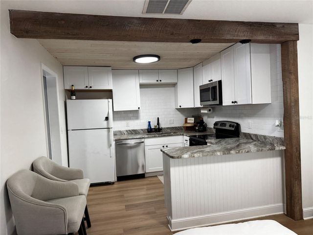 3008 HILLVIEW STREET, Sarasota, FL 34239