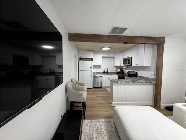 3008 HILLVIEW STREET, Sarasota, FL 34239