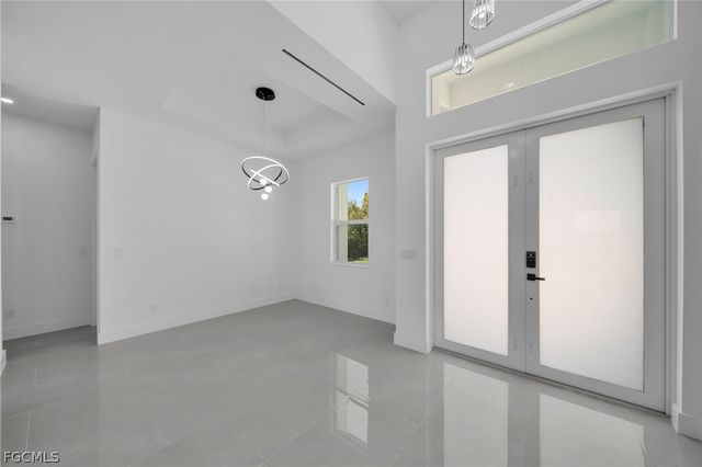 100 Denis AVE N, Lehigh Acres, FL 33971