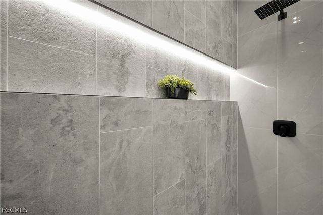 100 Denis AVE N, Lehigh Acres, FL 33971