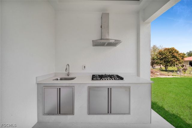 100 Denis AVE N, Lehigh Acres, FL 33971