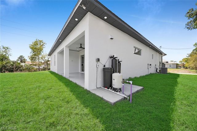 100 Denis AVE N, Lehigh Acres, FL 33971