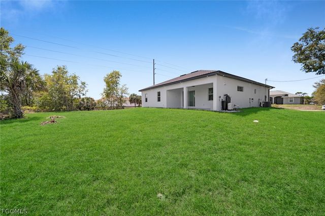 100 Denis AVE N, Lehigh Acres, FL 33971