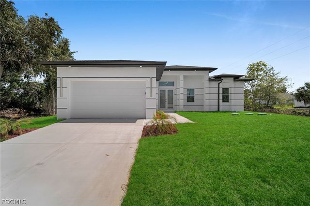 100 Denis AVE N, Lehigh Acres, FL 33971