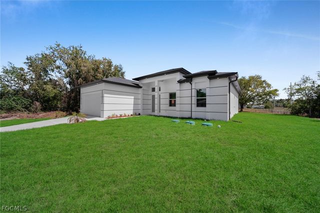 100 Denis AVE N, Lehigh Acres, FL 33971