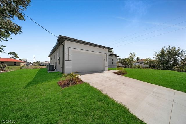 100 Denis AVE N, Lehigh Acres, FL 33971