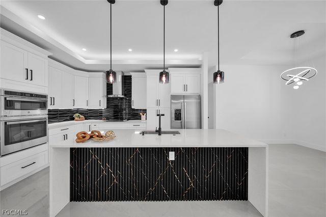 100 Denis AVE N, Lehigh Acres, FL 33971