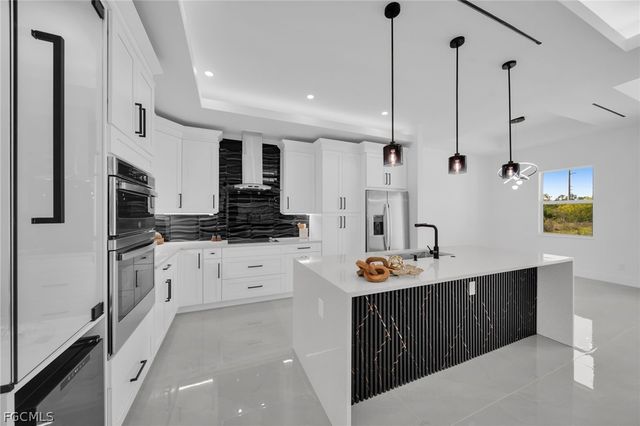 100 Denis AVE N, Lehigh Acres, FL 33971