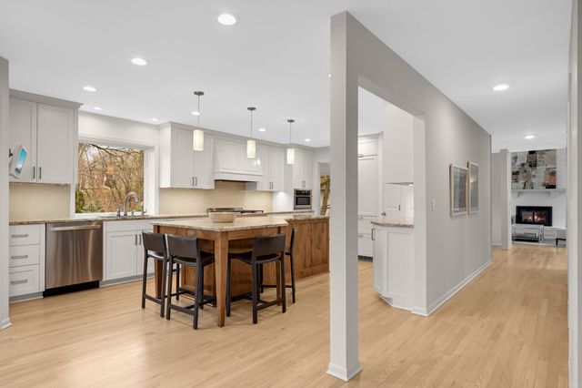5847 Long Brake Trail, Edina, MN 55439