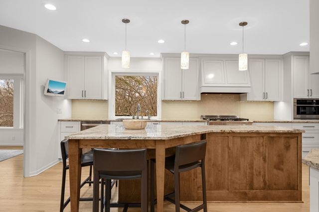 5847 Long Brake Trail, Edina, MN 55439