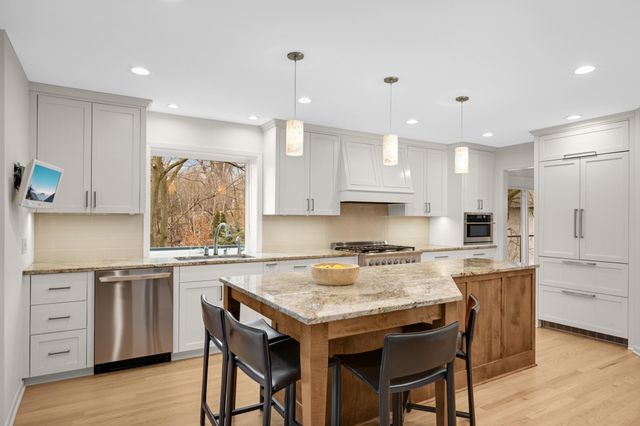 5847 Long Brake Trail, Edina, MN 55439