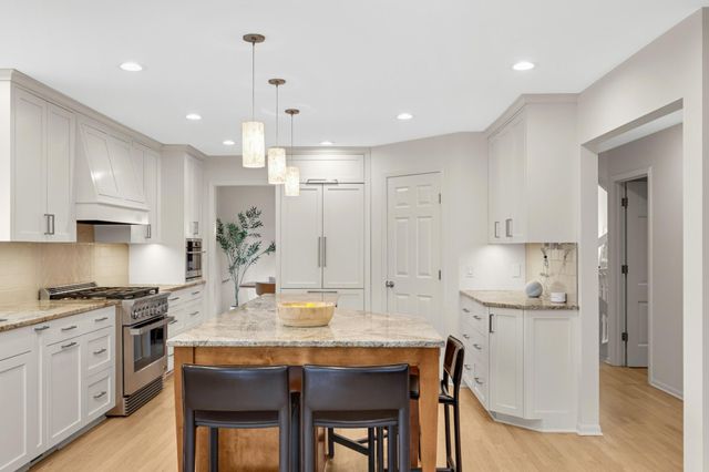 5847 Long Brake Trail, Edina, MN 55439