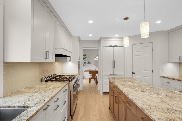 5847 Long Brake Trail, Edina, MN 55439