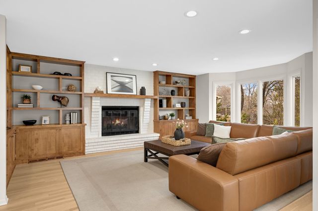 5847 Long Brake Trail, Edina, MN 55439